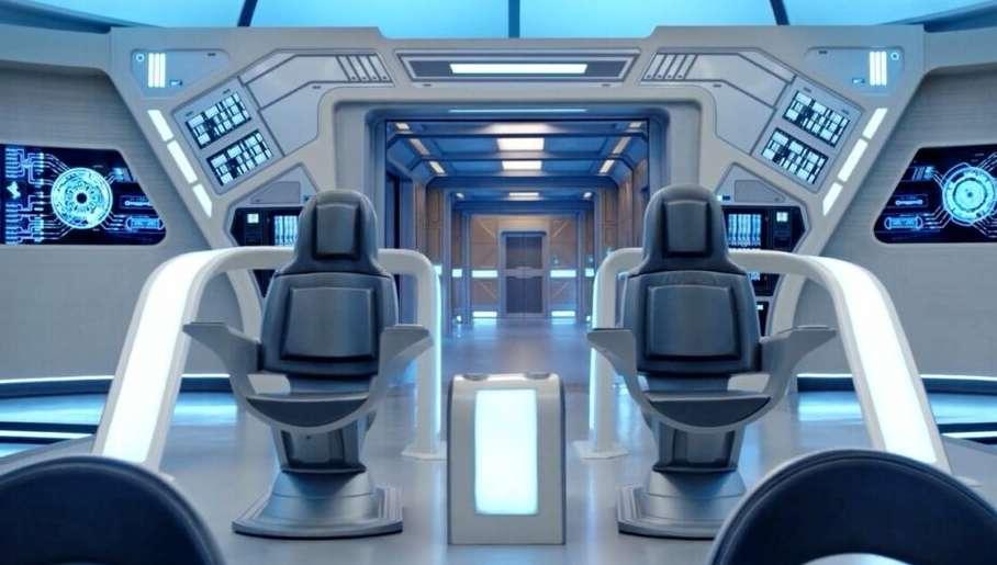 "Иллюстрация эпизода из сериала 'Орвилл: к звездам по приколу и всерьез', показывающая весёлые и напряжённые моменты между членами экипажа на борту космического корабля Орвилл